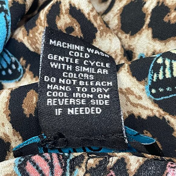 Rue 21  Animal Print Butterflies Semi Sheer Flowy Top Plus Size 4X - Picture 5 of 8